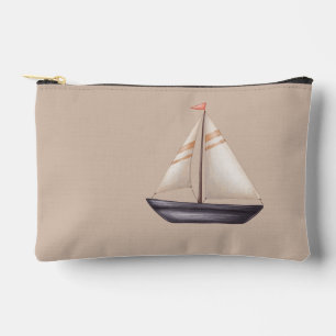Braunes Segelboot und Name auf Beige Zubehörtasche