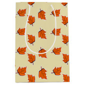 Braunes trockenes Blätter Mittlere Geschenktüte (Vorderseite)