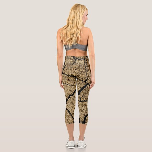 Braunes trockenes Land brach Erde Dürrestruktur Capri Leggings (Rückseite)