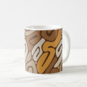 Braunes und cremefarbenes neutrales Spiralmuster Kaffeetasse (VorderseiteRechts)