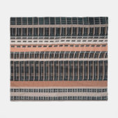 Braunes und schwarzes Gebäude Fleecedecke (Vorderseite (Horizontal))