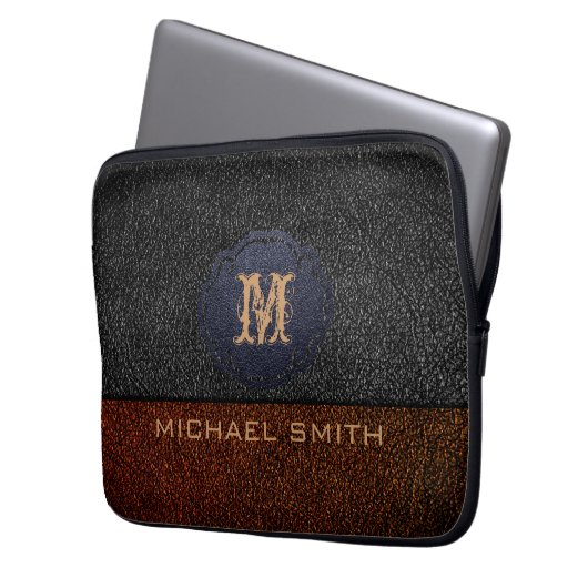 Braunes und schwarzes Leder. Custom Monogram Laptopschutzhülle (Vorderseite Links)