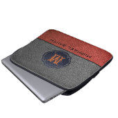 Braunes und schwarzes Leder. Custom Monogram Laptopschutzhülle (Vorne Knopf)