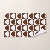 Braunes und weißes kariertes Muster mit Herz Badhandtuch Set (Handtuch)