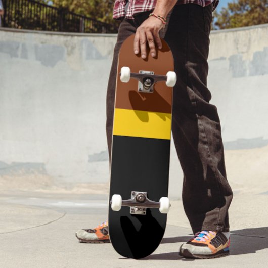 Braungelb-Schwarz-Blockstil-Design Skateboard