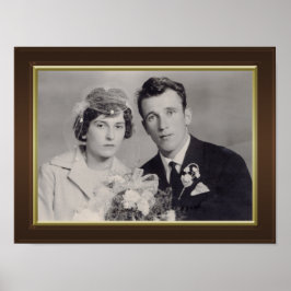 Braunholzrahmen mit goldfarbenem Foto Poster