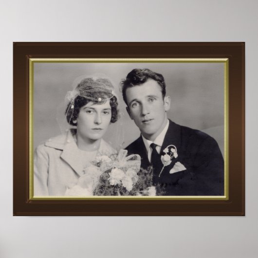 Braunholzrahmen mit goldfarbenem Foto Poster (Vorne)