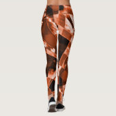 Bräunliche Koralle, in gefärbten oder gestreckten  Leggings (Rückseite)