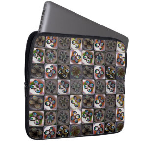Bräunliches quadratisches Fliesenmosaik mit zeichn Laptopschutzhülle