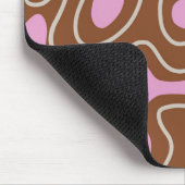 Braunrosa Marmor Boho Groovy Liquid Swirl Muster Mousepad (Ecke)