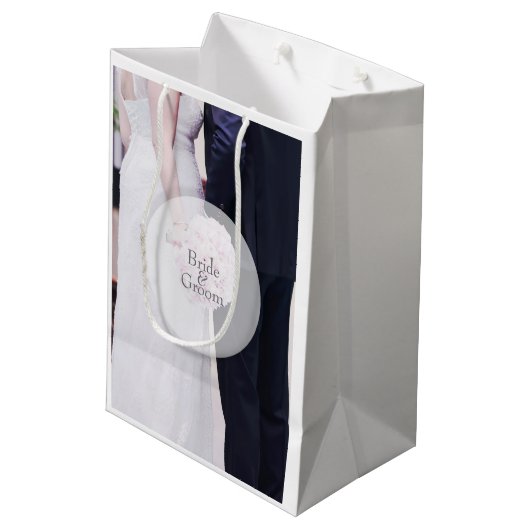 Braut & Groom Hochzeit Mittlere Geschenktüte (Rückseite Schrägansicht)