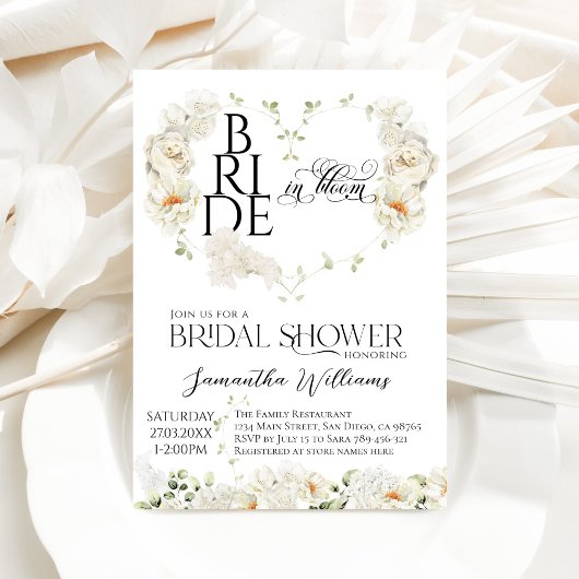 Braut im Brautparty Blütenblütenherz Einladung