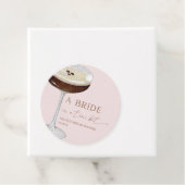 Braut In Einem Tini-Bit Espresso-Martini-Junggesel Geschenkanhänger (Beispiel)