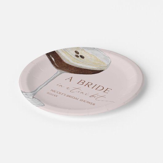 Braut In Einem Tini Bit Espresso Martini Junggesel Pappteller (Schrägansicht)