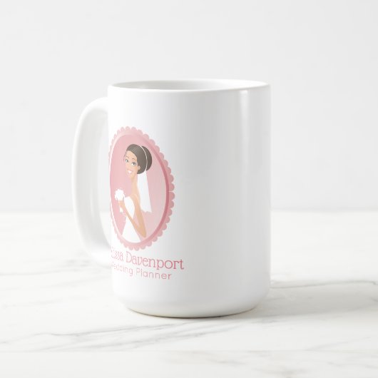 Braut in einem weißen Hochzeitskleid Holding a Bou Kaffeetasse (Vorderseite Links)