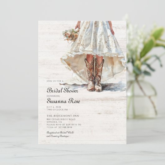 Braut in Hochzeitskleid Cowgirl Stiefel Brautparty Einladung (Stehend Vorderseite)