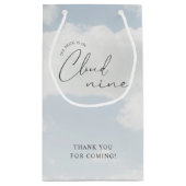 Braut ist auf Cloud Nine Brautparty Kleine Geschenktüte (Rückseite)