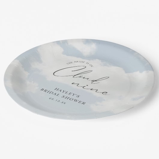 Braut ist auf Cloud Nine Brautparty Pappteller (Schrägansicht)