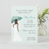 Braut mit Aquamariner Umbrella-Bridal-Dusche Einla Einladung (Stehend Vorderseite)