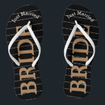 Braut nur verheiratete Imitate Gold auf Schwarz od Badesandalen<br><div class="desc">Imitate Gold Weiße und Schwarze Streifen Muster - Ändern Sie die Farbe durch Klicken auf Anpassen. Braut nur Gold auf Schwarz oder Farbe zu heiraten. Sie können die Farbe des schwarzen Hintergrunds Match jedes Ereignis oder machen sie zu Ihrer Lieblingsfarbe mit Gold Kombination! Kann auch die Just Married zu lesen,...</div>