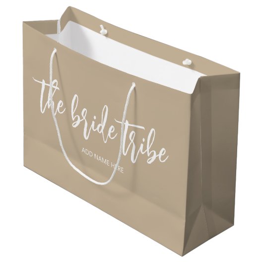 Braut Tribe Champagner Beige Hochzeit Große Geschenktüte (Vorderseite Schrägansicht)