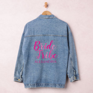 Braut Tribe Hot Pink Typografie Junggesellinnenabs Jeansjacke