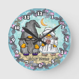 Braut und Gärnome Runde Wanduhr