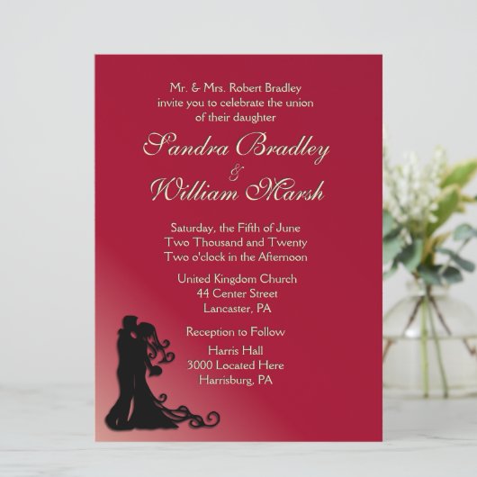 Braut und Groom Burgund Einladung (Stehend Vorderseite)