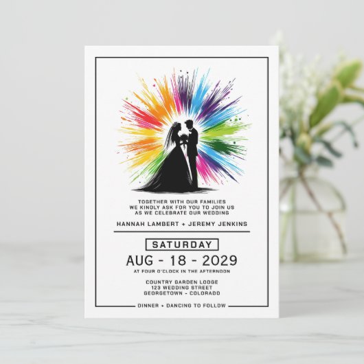 Braut und Groom Rainbow Burst Wedding Einladung (Stehend Vorderseite)