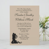 Braut und Groom Sandstone Einladung zur Hochzeit (Stehend Vorderseite)