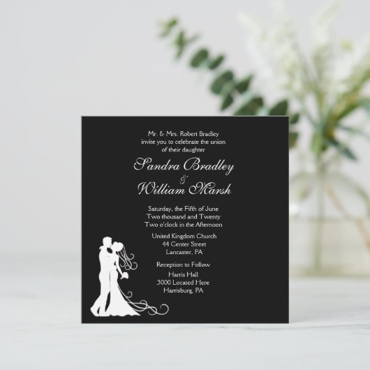 Braut und Groom Schwarz und Weiß Einladung (Stehend Vorderseite)