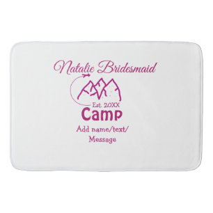 Brautjungfer im rosa Camp-Farben add name date yea Badematte