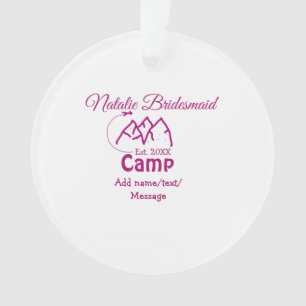 Brautjungfer im rosa Camp Namen Datum Jahr Jungges Ornament