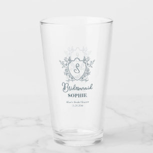 Brautjungfer im Vintage-Blumenkranz Glas