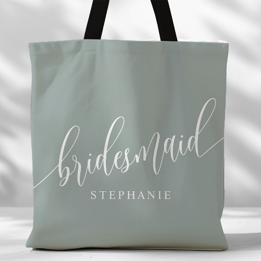Brautjungfer Modern Script in Staubsage Tasche