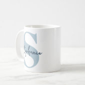 Brautjungfer | Moderne Staubblaue Monogramm-Initia Kaffeetasse (Vorderseite Links)