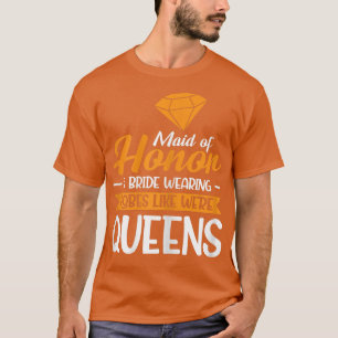 Brautjungfer und Braut der Frauen tragen Junggesel T-Shirt