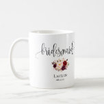 Brautjungfern-Tasse - Hochzeits-Geschenk, Kaffeetasse<br><div class="desc">Brautjungfern-Tasse,  ein perfektes Hochzeitsgeschenk für Ihre Brautjungfer.
Der Entwurf ist mit schwarzer Kalligraphiebeschriftung (beide Seiten). Personifizieren Sie das Namen- und Hochzeitsdatum. 

Moderne Beschriftung entworfen durch Teesha und Derrickkran.
#TeeshaDerrick</div>