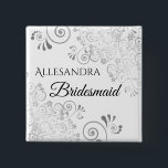 Brautmädchen Hochzeit Tag Extravagant Silver Filig Button<br><div class="desc">Identifizieren Sie die Hauptakteure Ihres Brautparty, Ihrer Hochzeit oder Ihres Probe-Dinners mit unseren eleganten Silver Imitate Folientasten. Dieser Knopf wurde für die Koordination mit unserer Silver Foil Wedding Suite konzipiert. Er enthält eine Silver Imitate Folie, die auf einem weißen Hintergrund geblüht ist. Perfekt als Gutes oder Geschenk für die Mitglieder...</div>