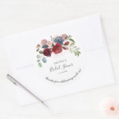 Brautparty Burgundy Rustic Floral Script Runder Aufkleber (Umschlag)