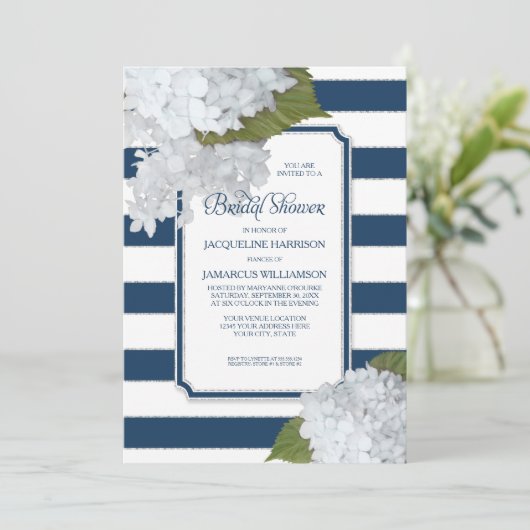 Brautparty der Nautic Navy White Modern Hydrangea Einladung (Stehend Vorderseite)