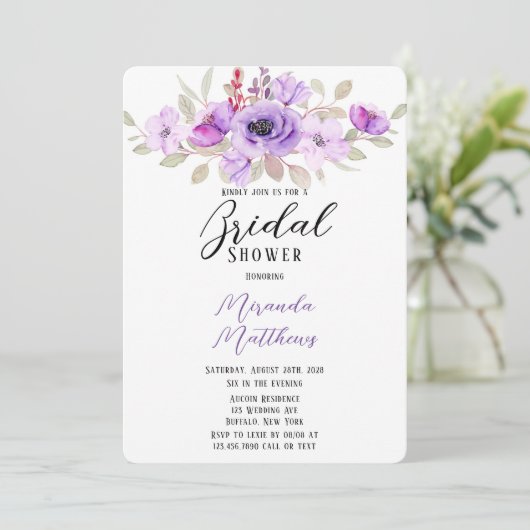 Brautparty für lila Blume Einladung (Stehend Vorderseite)