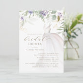 Brautparty für Lila grüne Wildblume Einladung (Stehend Vorderseite)