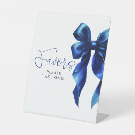 Brautparty-Geschenke mit marineblauer Schleife Sockelschild