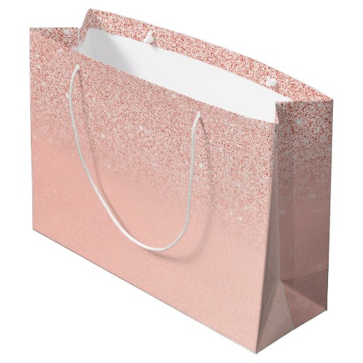 Brautparty Glitzer Baby Pink Monogram Geschenkbeut Große Geschenktüte (Rückseite Schrägansicht)