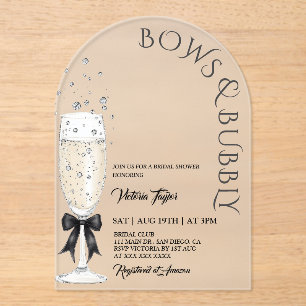 Brautparty mit Bögen und Champagner Acryleinladungen