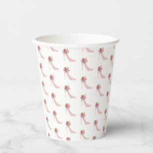 Brautparty mit rosa High Heels Pappbecher