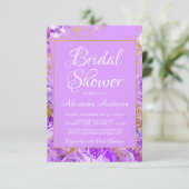 Brautparty Monogramm für lila florale Rose Einladung (Stehend Vorderseite)