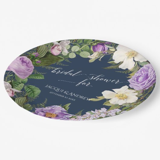 Brautparty Navy Lavender Ivory Peony Wreath Pappteller (Schrägansicht)