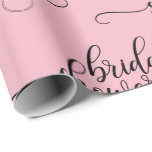 BRAUTPARTY-rosa schwarze RING-Skriptkalligraphie Geschenkpapier<br><div class="desc">Suchen nach Brautpartygeschenk-Verpackungspapierideen,  das Braut-zusein Geschenk einzuwickeln?  Perfekte Kalligraphietopographieskriptentwurf BRAUTPARTY-Buchstaben im Schwarzen mit Ring.  Hintergrund ist,  Rosa aber kann GEÄNDERT WERDEN - klicken Sie besonders anfertigen an weiter.</div>